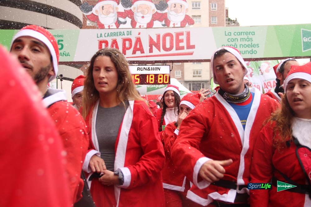 Galería de la Carrera de Papá Noel, entrada en meta del minuto 44 al 50