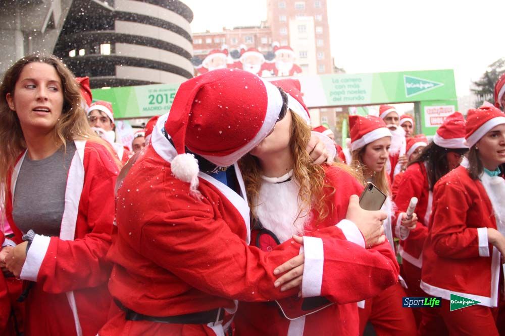 Galería de la Carrera de Papá Noel, entrada en meta del minuto 44 al 50