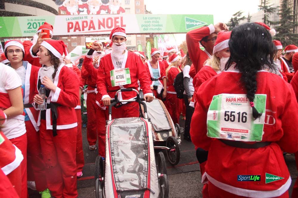 Galería de la Carrera de Papá Noel, entrada en meta del minuto 44 al 50