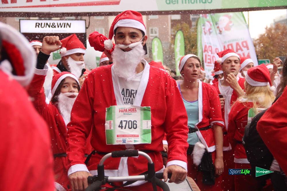 Galería de la Carrera de Papá Noel, entrada en meta del minuto 44 al 50