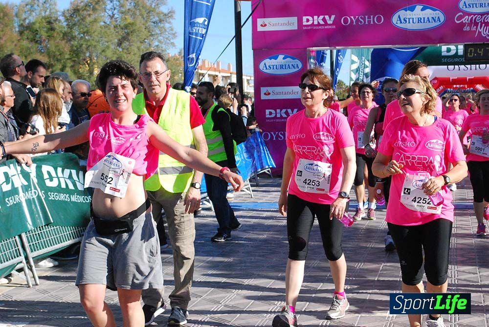 Carrera de la Mujer Valencia 2016: meta (0: 45 al 0:51)