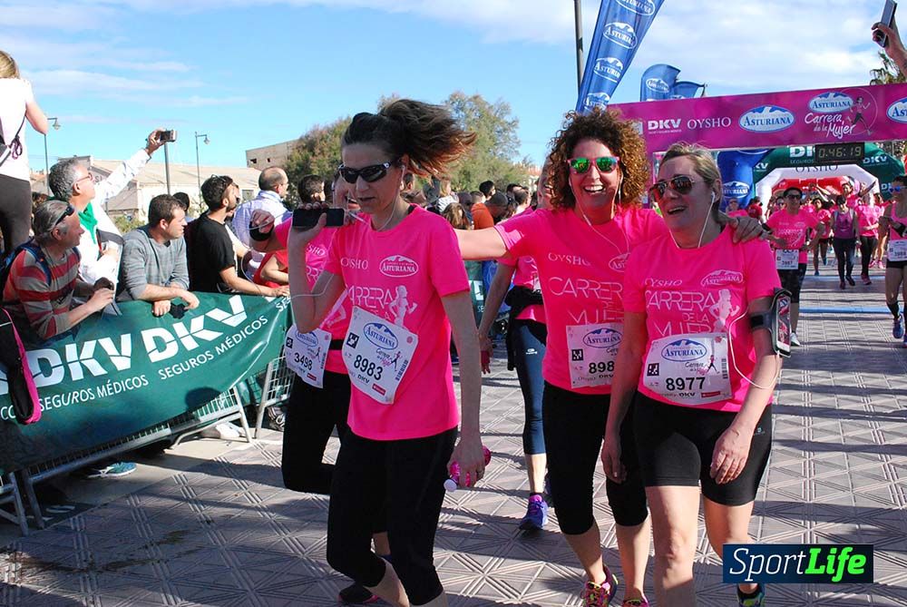 Carrera de la Mujer Valencia 2016: meta (0: 45 al 0:51)
