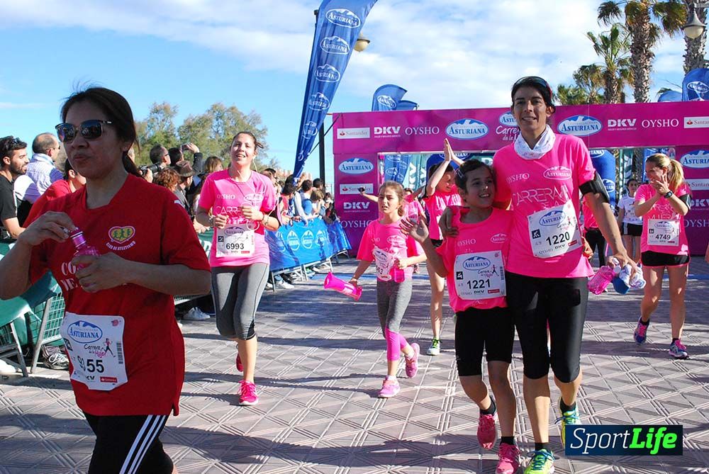 Carrera de la Mujer Valencia 2016: meta (0: 45 al 0:51)