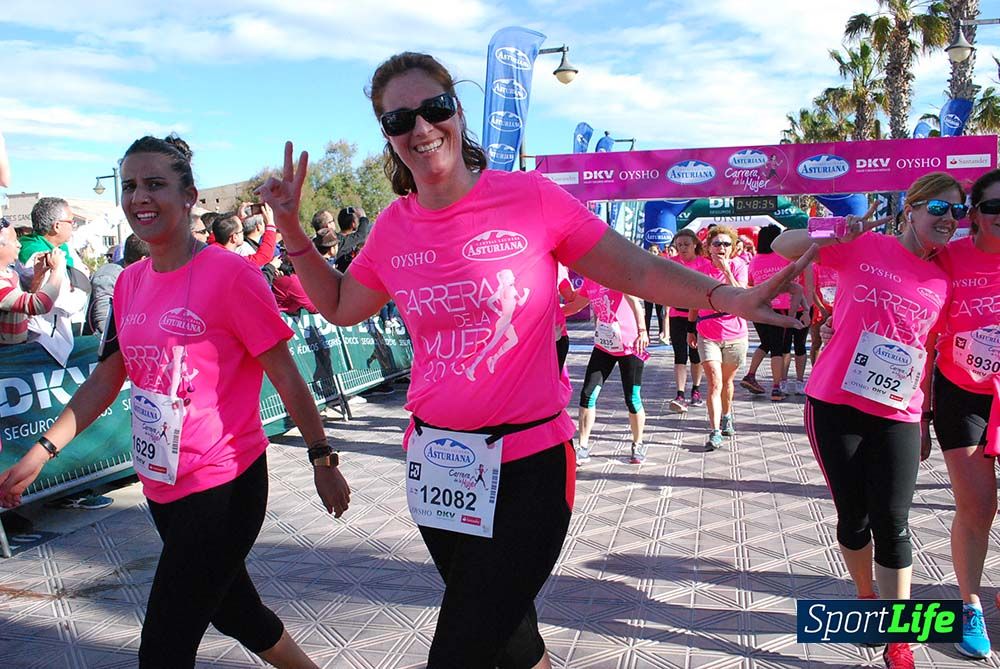 Carrera de la Mujer Valencia 2016: meta (0: 45 al 0:51)