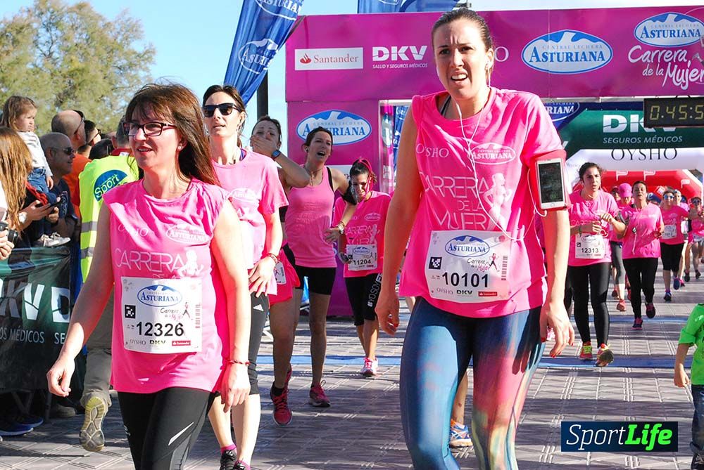 Carrera de la Mujer Valencia 2016: meta (0: 45 al 0:51)