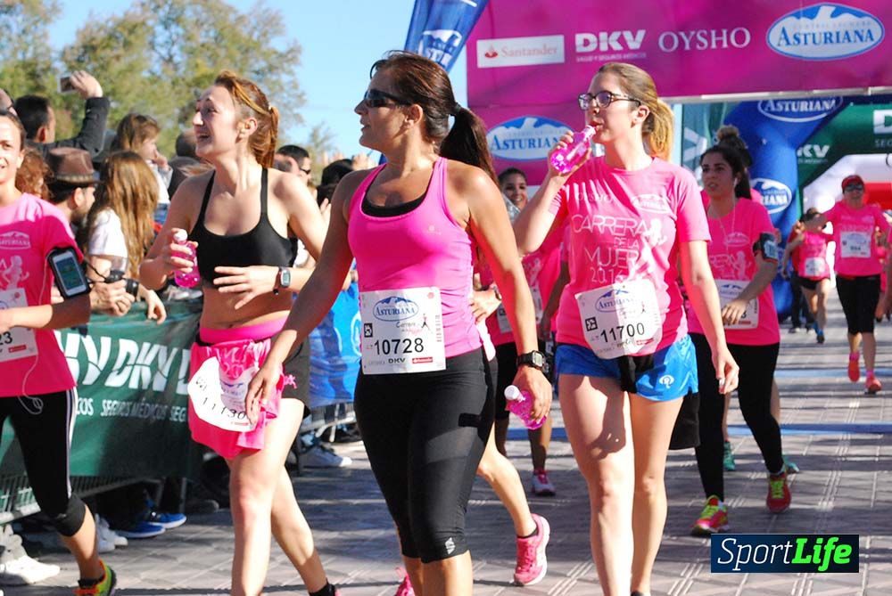 Carrera de la Mujer Valencia 2016: meta (0: 45 al 0:51)