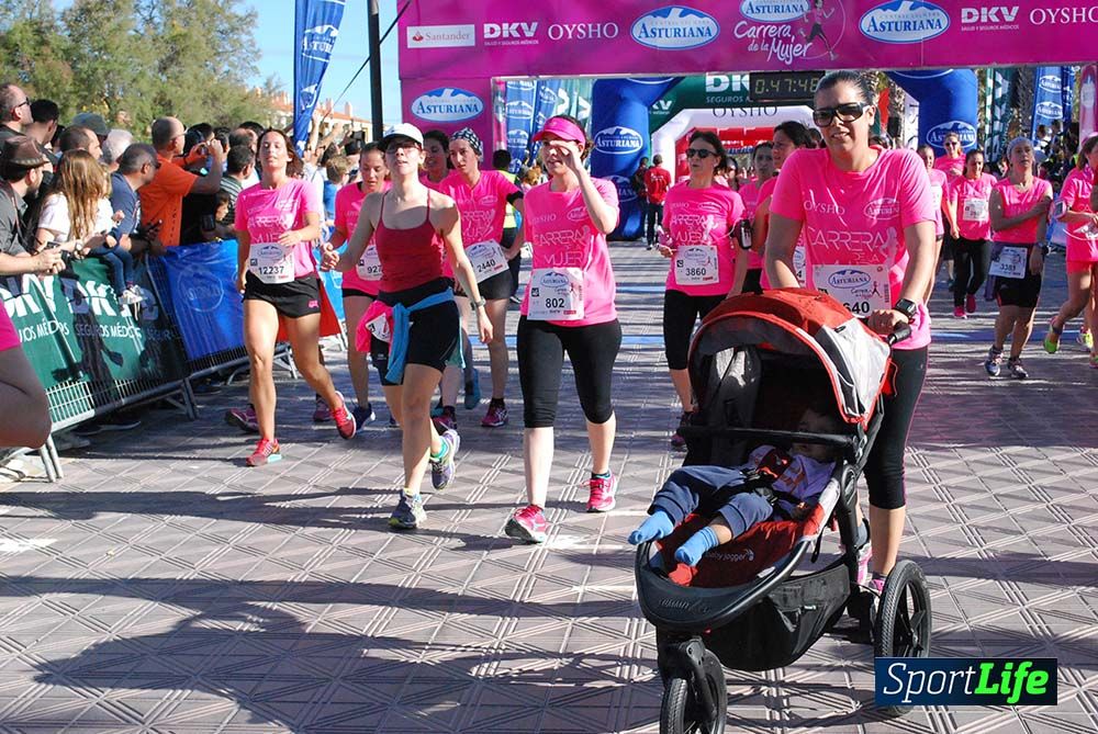 Carrera de la Mujer Valencia 2016: meta (0: 45 al 0:51)