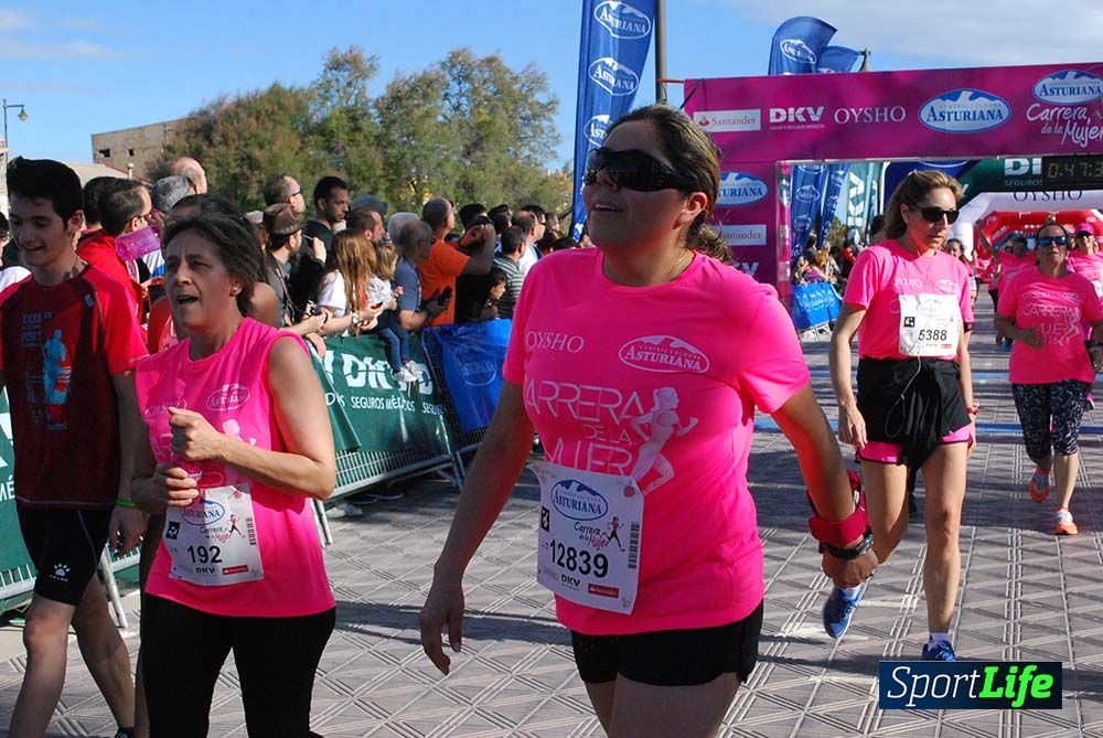 Carrera de la Mujer Valencia 2016: meta (0: 45 al 0:51)