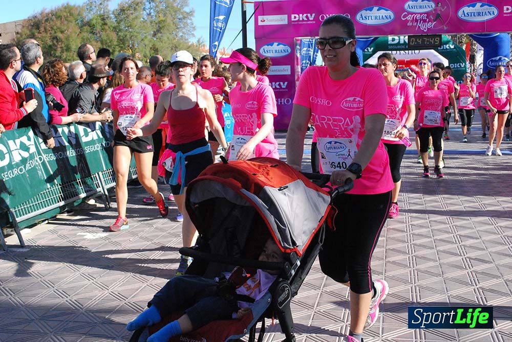 Carrera de la Mujer Valencia 2016: meta (0: 45 al 0:51)