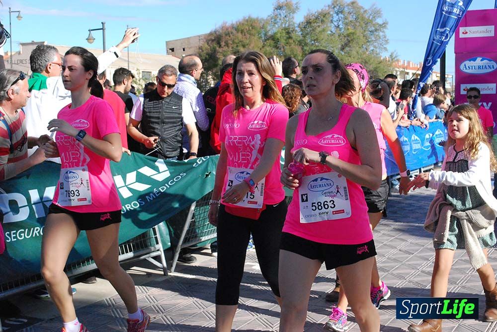 Carrera de la Mujer Valencia 2016: meta (0: 45 al 0:51)