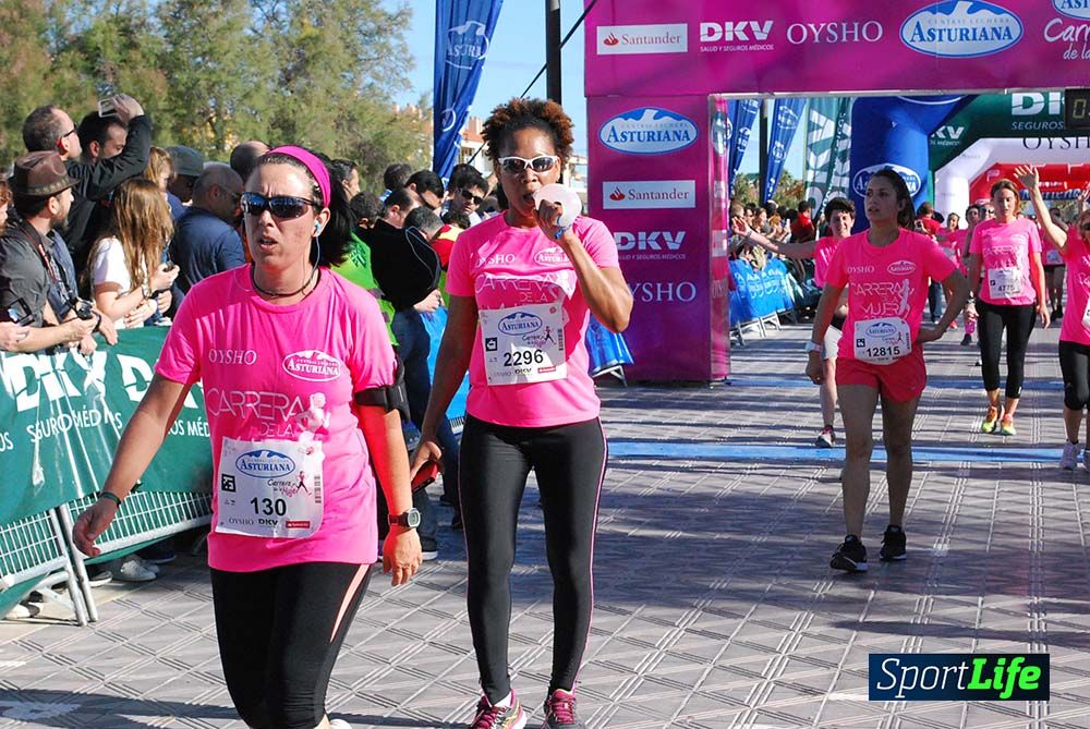 Carrera de la Mujer Valencia 2016: meta (0: 45 al 0:51)