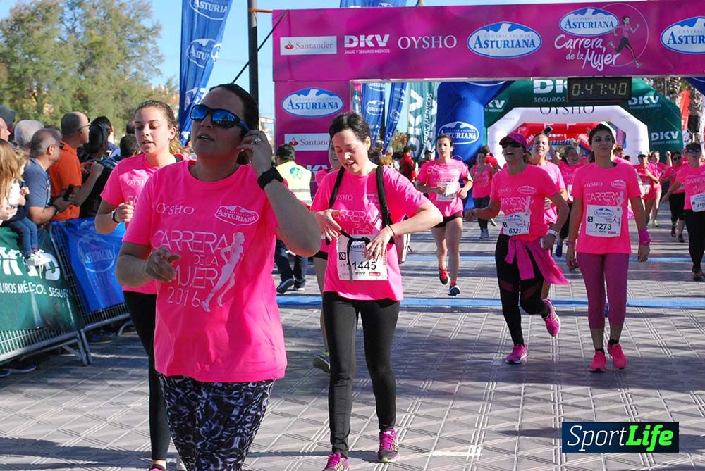 Carrera de la Mujer Valencia 2016: meta (0: 45 al 0:51)
