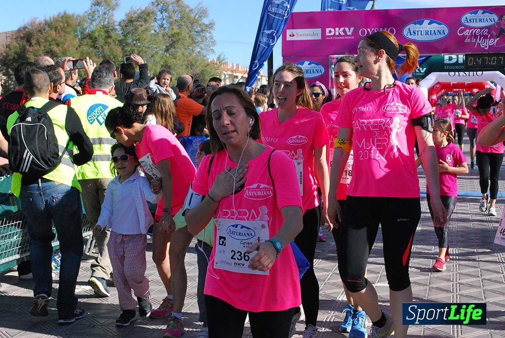 Carrera de la Mujer Valencia 2016: meta (0: 45 al 0:51)