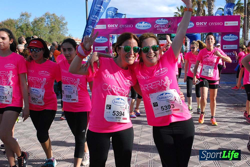 Carrera de la Mujer Valencia 2016: meta (0: 45 al 0:51)
