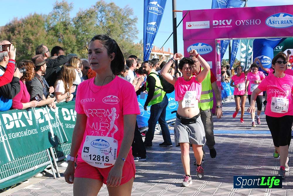 Carrera de la Mujer Valencia 2016: meta (0: 45 al 0:51)