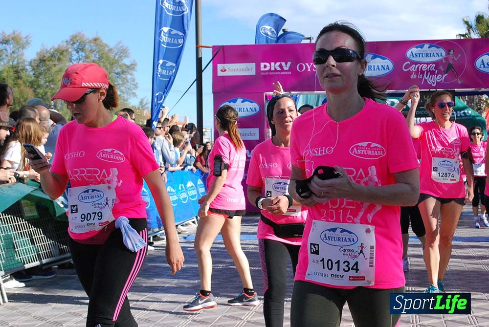 Carrera de la Mujer Valencia 2016: meta (0: 45 al 0:51)