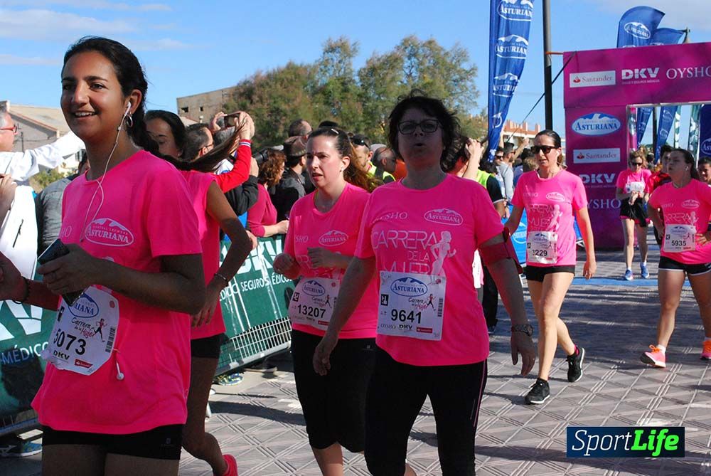 Carrera de la Mujer Valencia 2016: meta (0: 45 al 0:51)