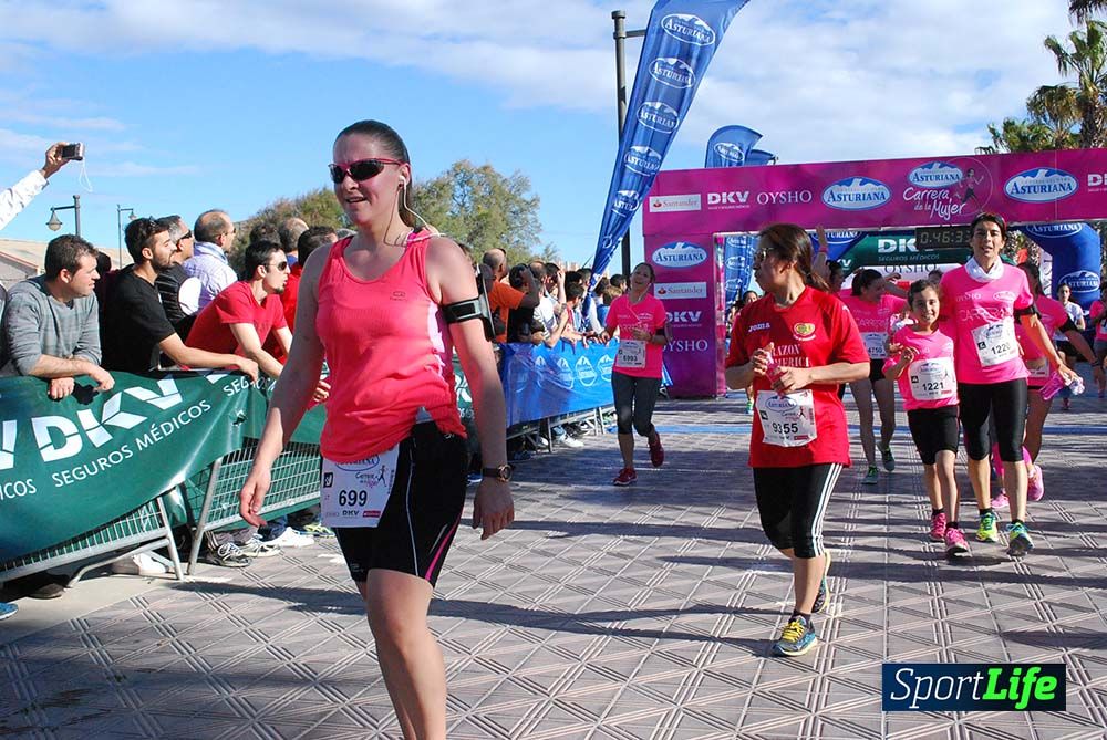 Carrera de la Mujer Valencia 2016: meta (0: 45 al 0:51)