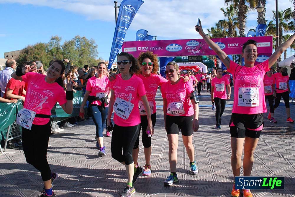 Carrera de la Mujer Valencia 2016: meta (0: 45 al 0:51)