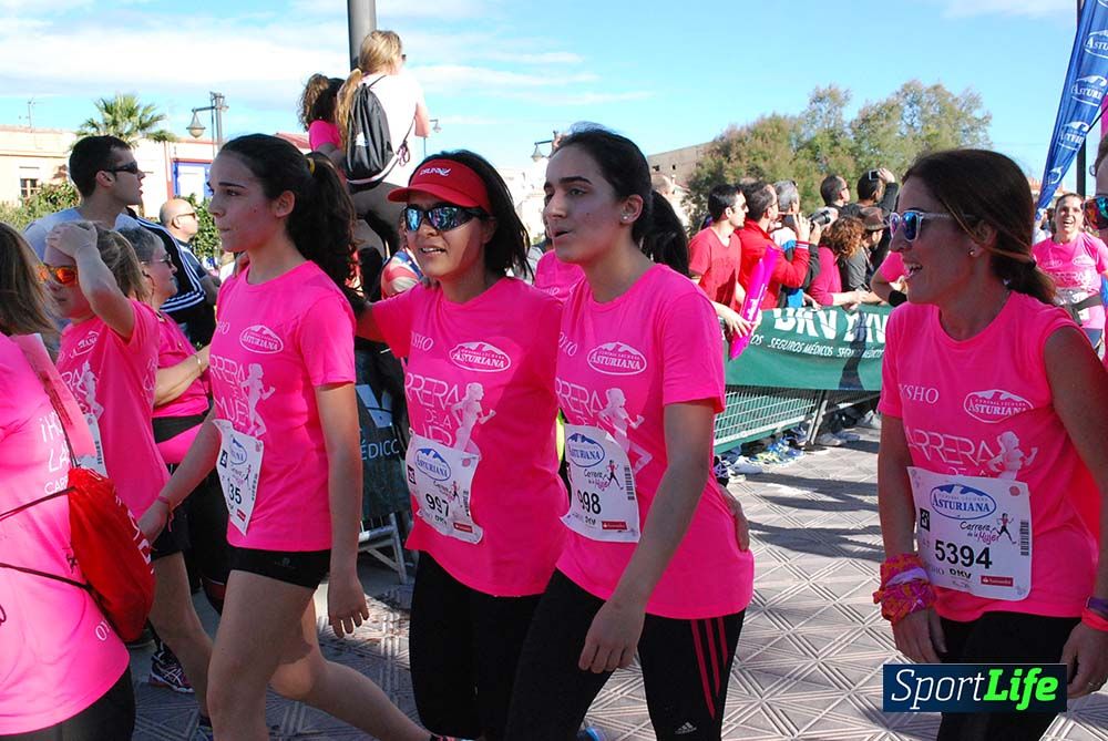 Carrera de la Mujer Valencia 2016: meta (0: 45 al 0:51)