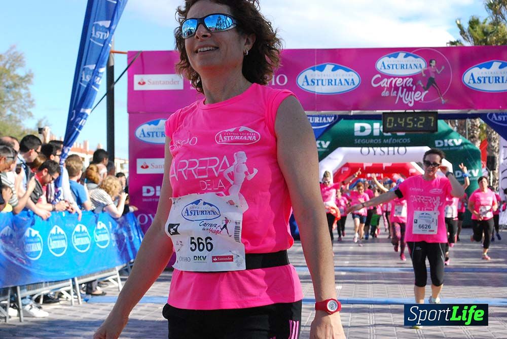 Carrera de la Mujer Valencia 2016: meta (0: 45 al 0:51)