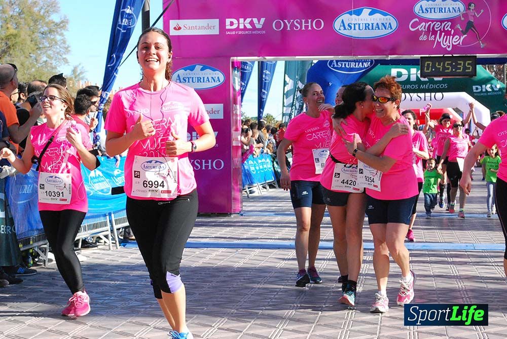 Carrera de la Mujer Valencia 2016: meta (0: 45 al 0:51)