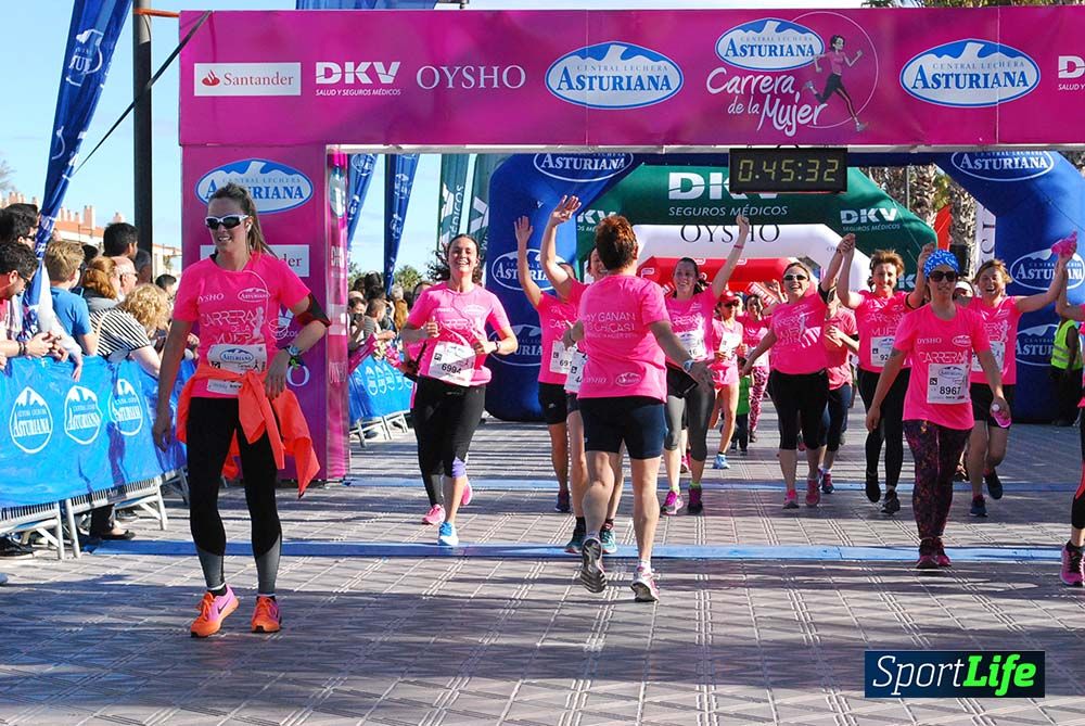 Carrera de la Mujer Valencia 2016: meta (0: 45 al 0:51)