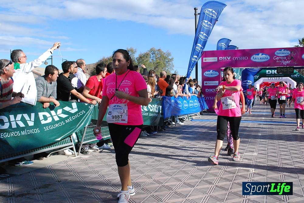 Carrera de la Mujer Valencia 2016: meta (0: 45 al 0:51)