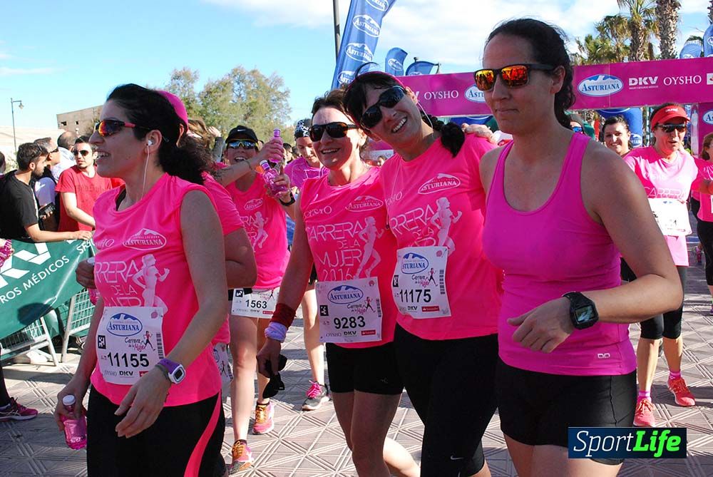 Carrera de la Mujer Valencia 2016: meta (0: 45 al 0:51)