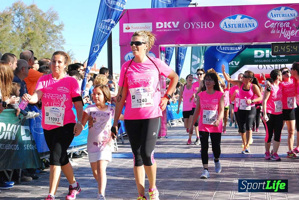 Carrera de la Mujer Valencia 2016: meta (0: 45 al 0:51)