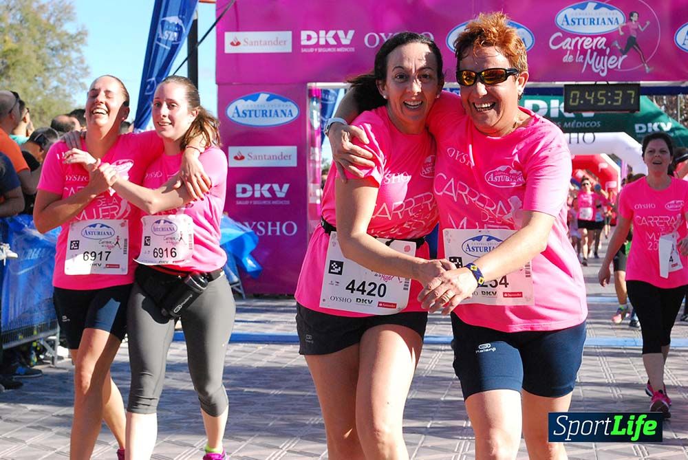 Carrera de la Mujer Valencia 2016: meta (0: 45 al 0:51)