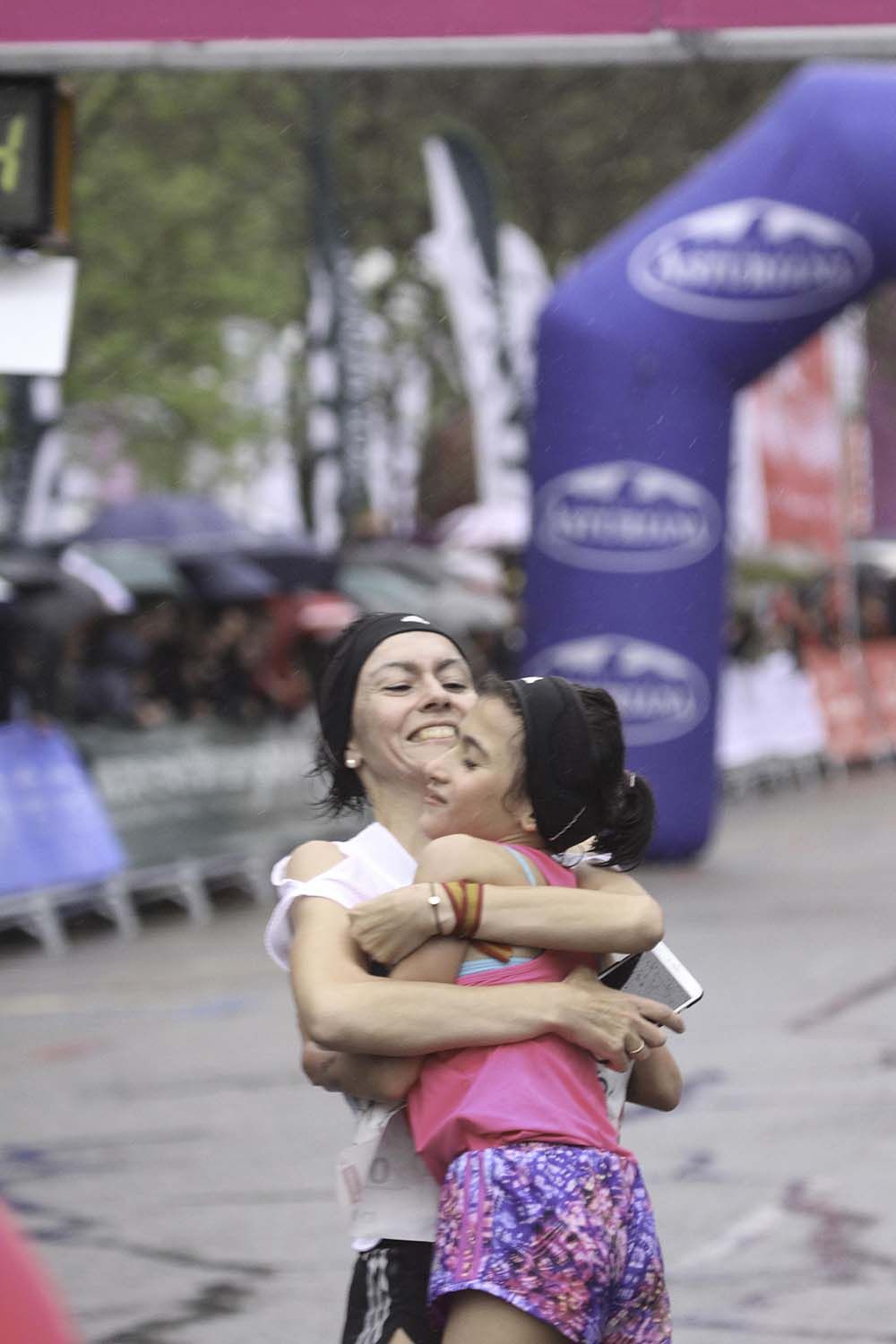 Carrera de la Mujer Madrid Meta 8 arco izquierdo de 9.20 a 9.35