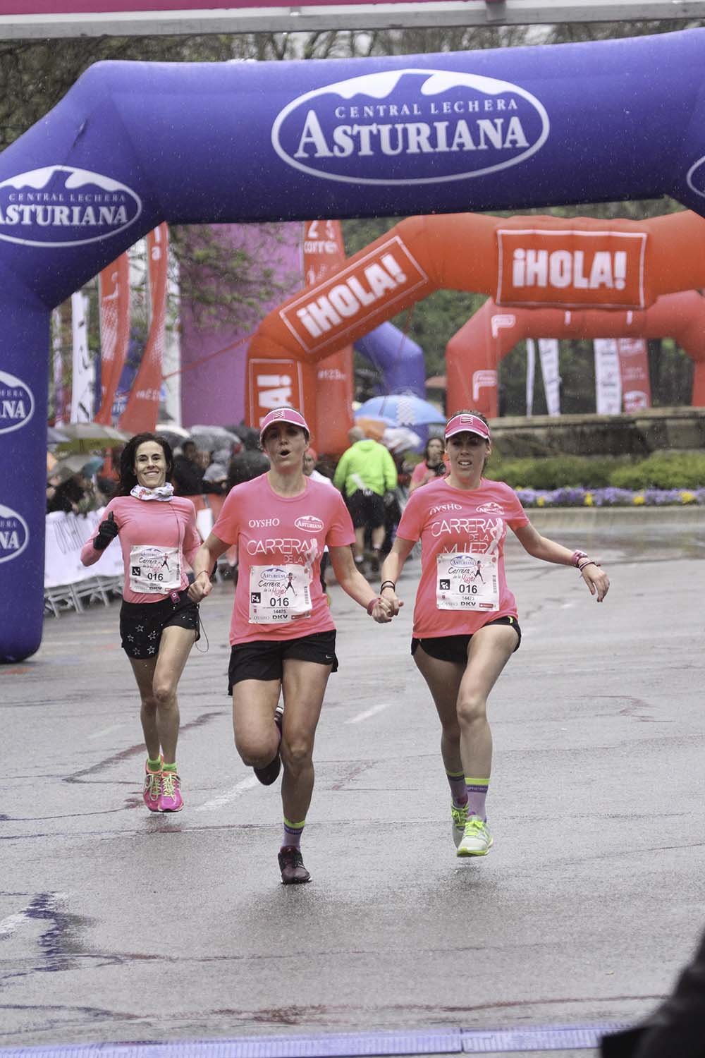 Carrera de la Mujer Madrid Meta 8 arco izquierdo de 9.20 a 9.35