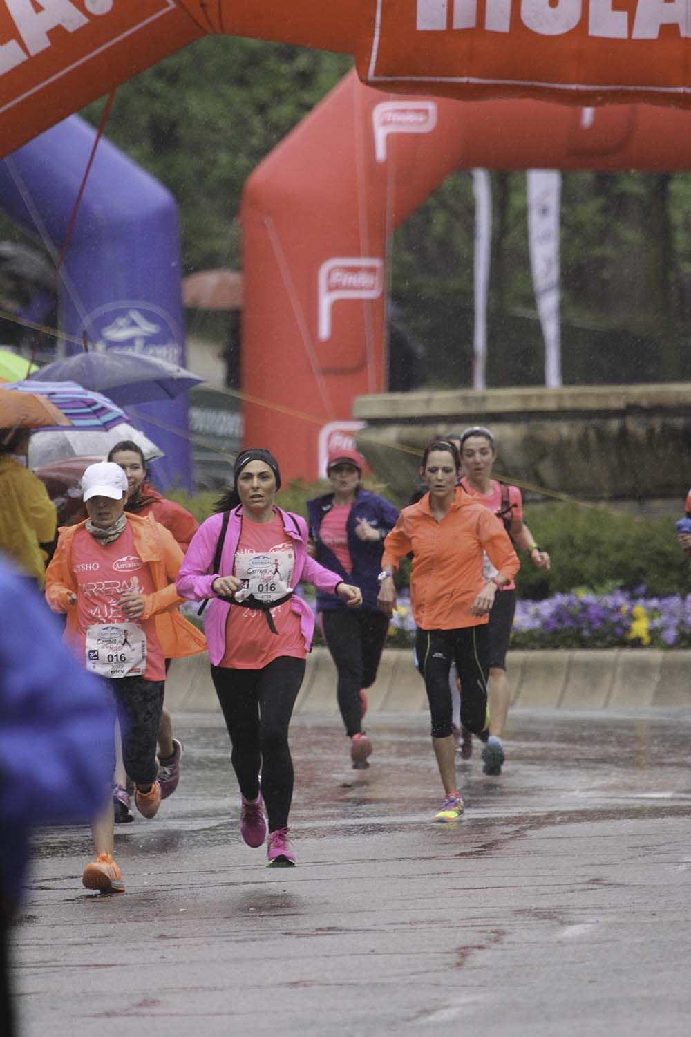 Carrera de la Mujer Madrid Meta 8 arco izquierdo de 9.20 a 9.35