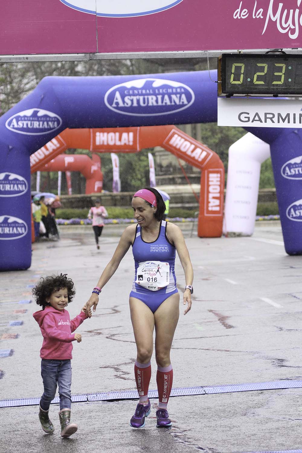 Carrera de la Mujer Madrid Meta 8 arco izquierdo de 9.20 a 9.35