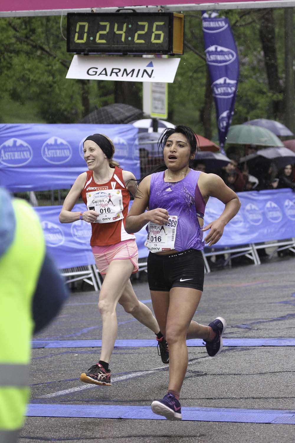 Carrera de la Mujer Madrid Meta 8 arco izquierdo de 9.20 a 9.35