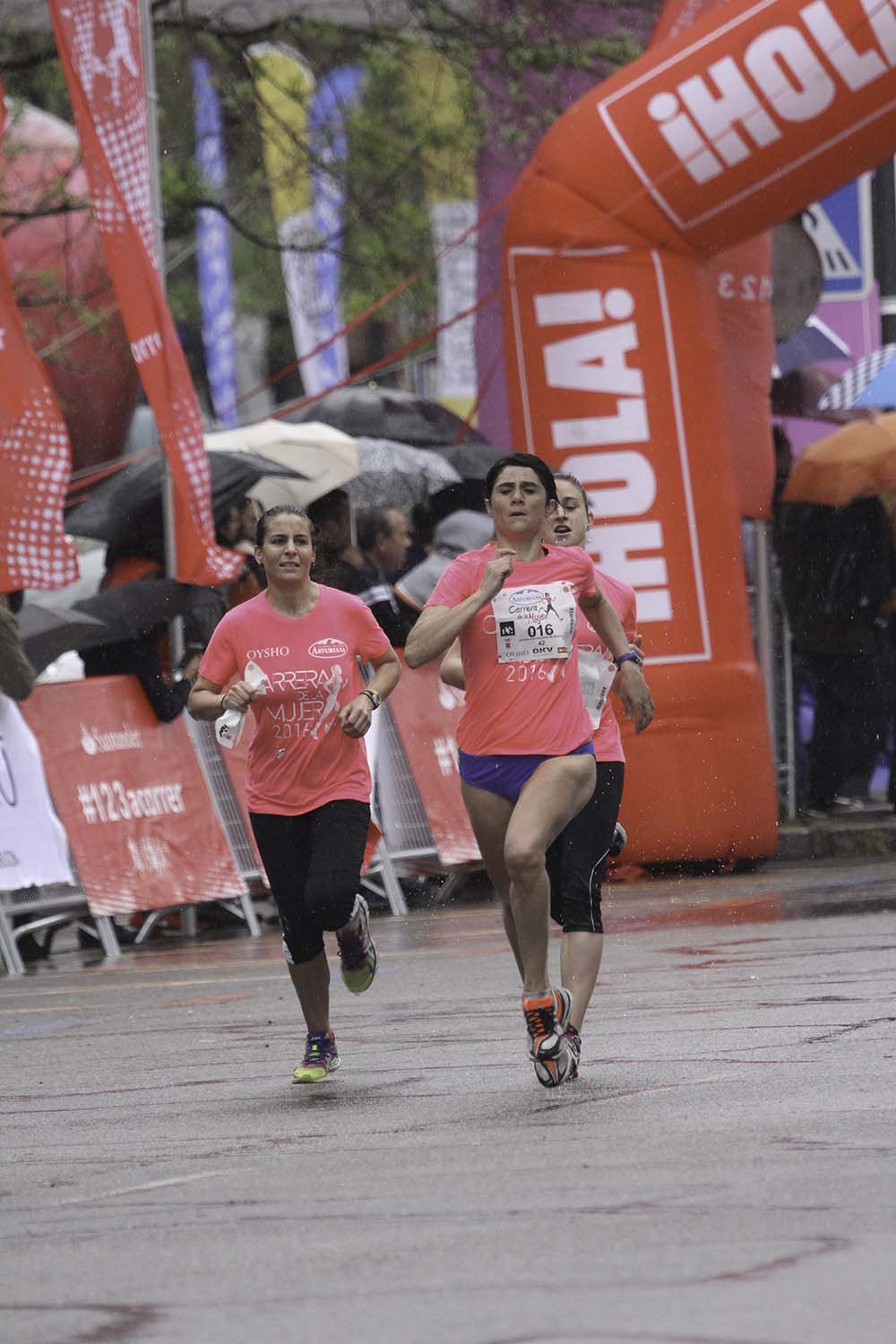 Carrera de la Mujer Madrid Meta 8 arco izquierdo de 9.20 a 9.35