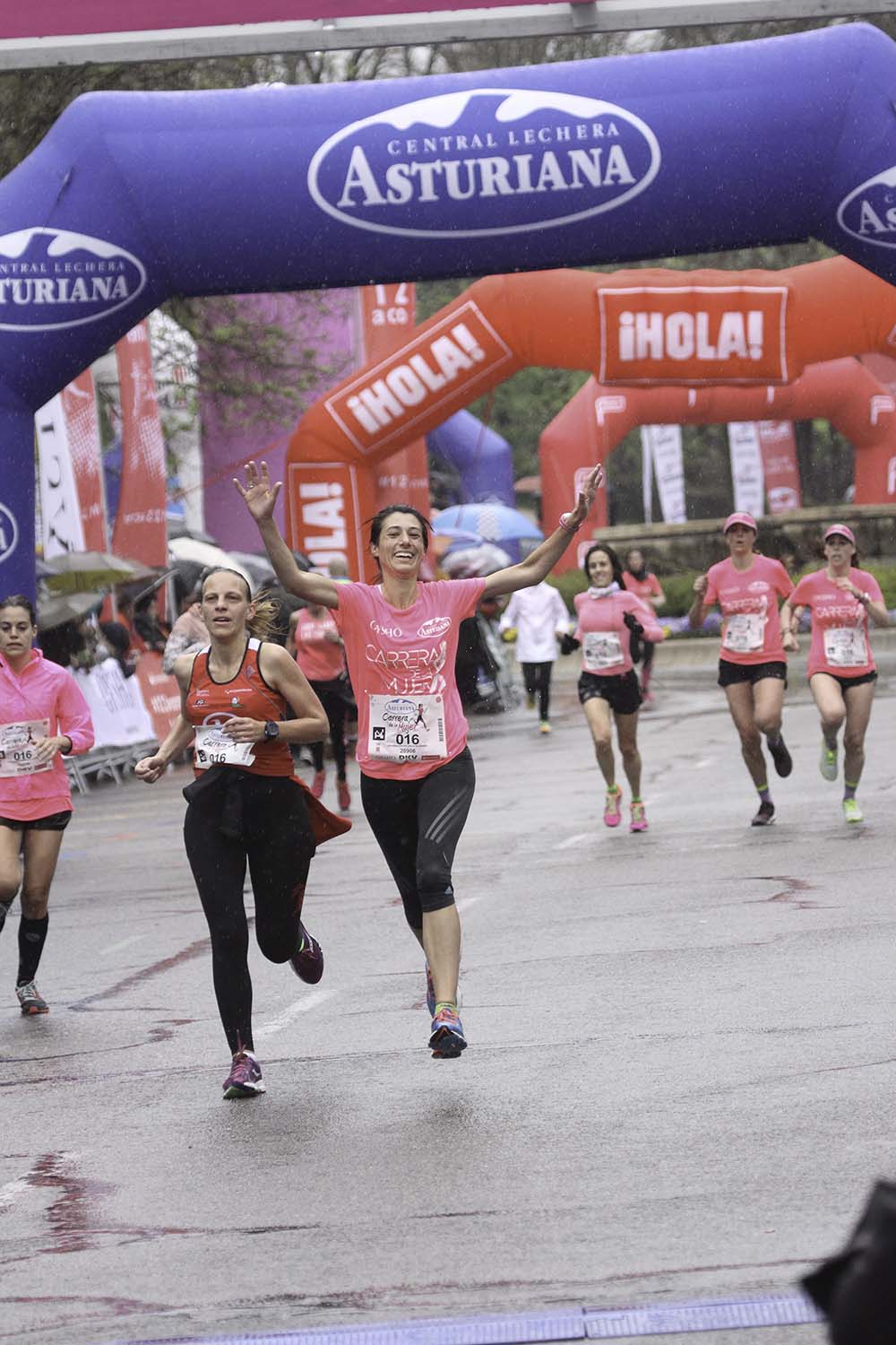 Carrera de la Mujer Madrid Meta 8 arco izquierdo de 9.20 a 9.35