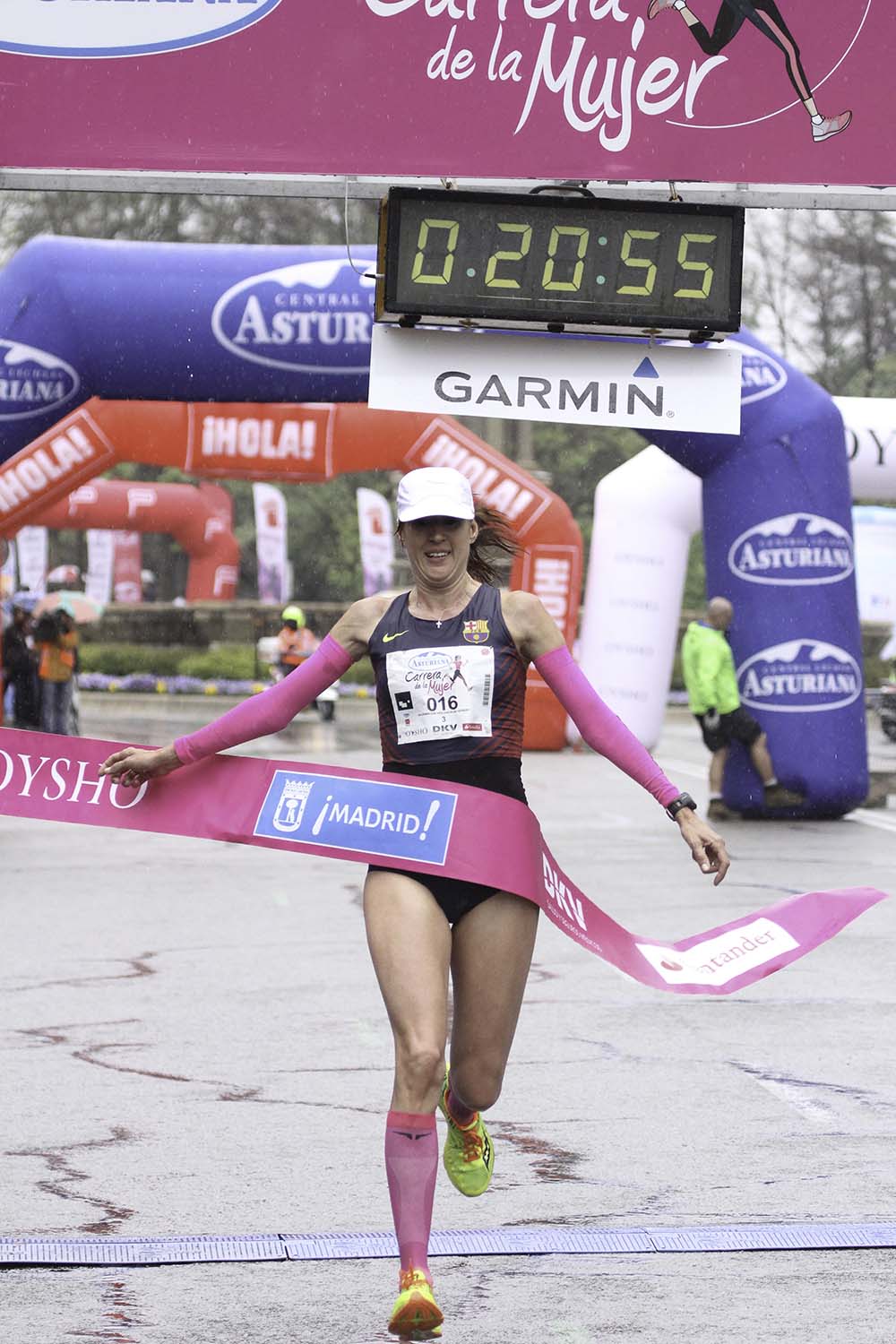 Carrera de la Mujer Madrid Meta 8 arco izquierdo de 9.20 a 9.35