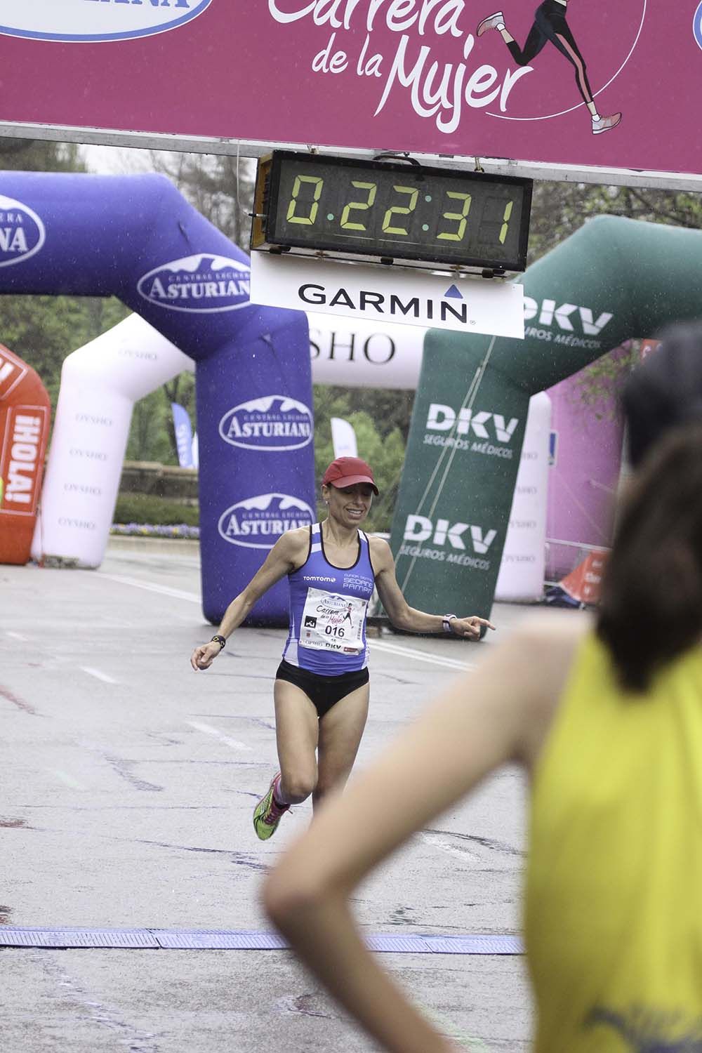 Carrera de la Mujer Madrid Meta 8 arco izquierdo de 9.20 a 9.35