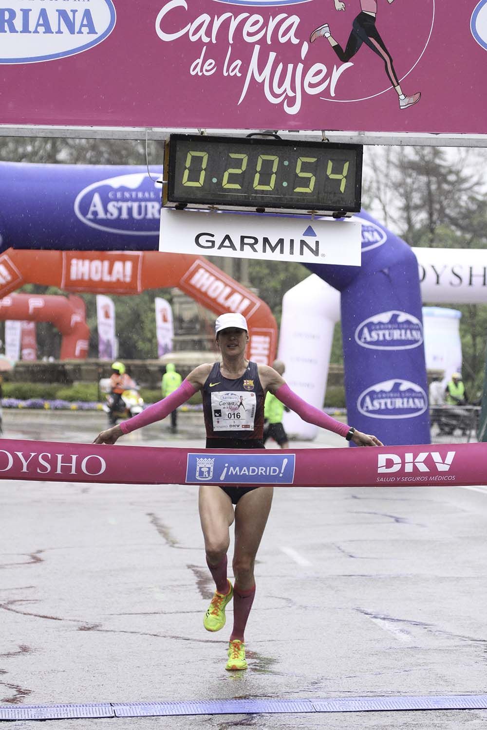 Carrera de la Mujer Madrid Meta 8 arco izquierdo de 9.20 a 9.35