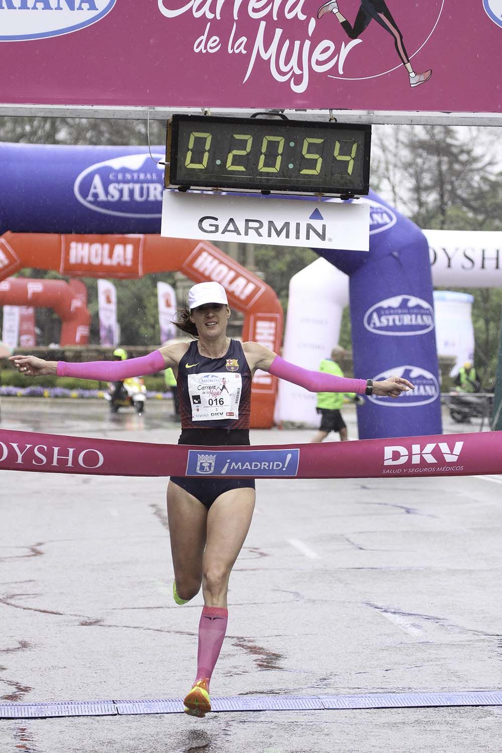Carrera de la Mujer Madrid Meta 8 arco izquierdo de 9.20 a 9.35