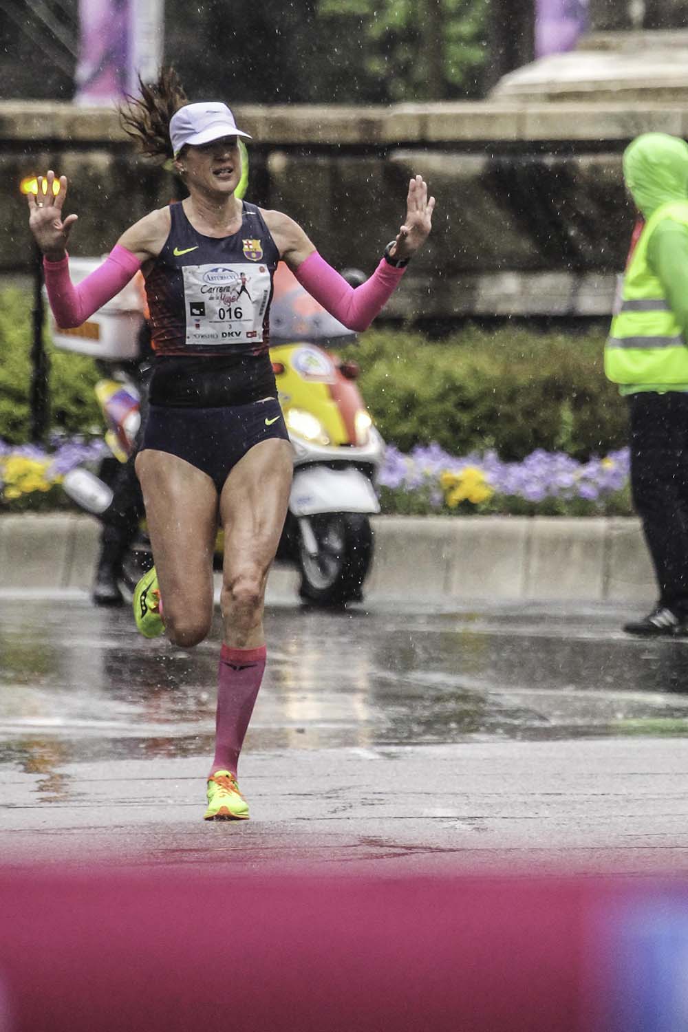 Carrera de la Mujer Madrid Meta 8 arco izquierdo de 9.20 a 9.35