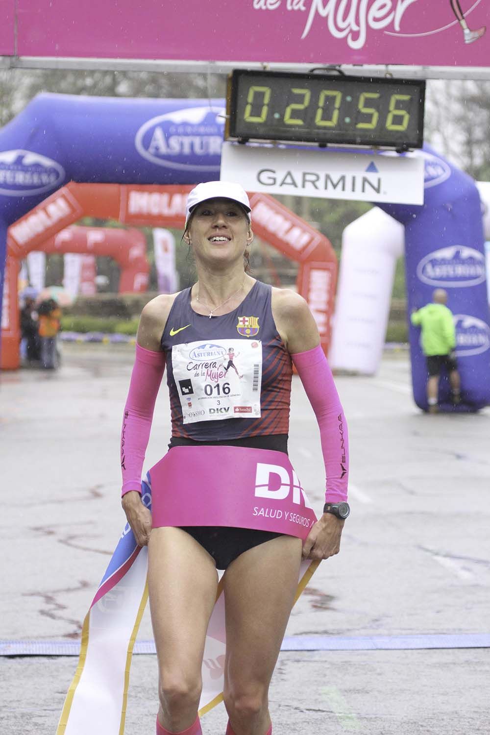 Carrera de la Mujer Madrid Meta 8 arco izquierdo de 9.20 a 9.35