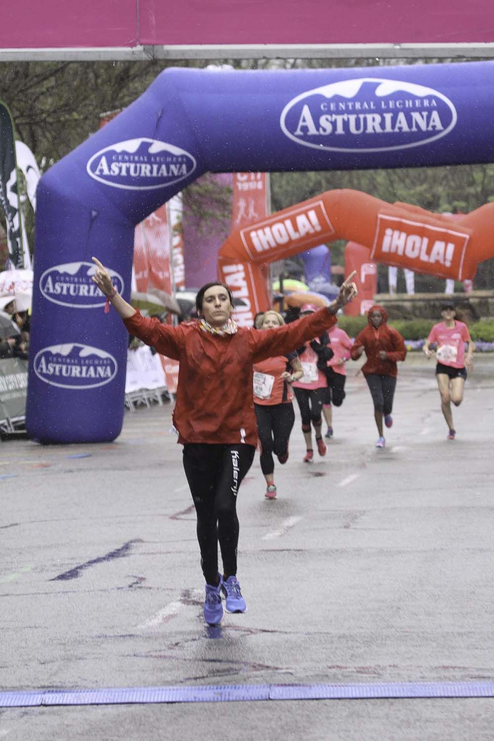 Carrera de la Mujer Madrid Meta 8 arco izquierdo de 9.20 a 9.35