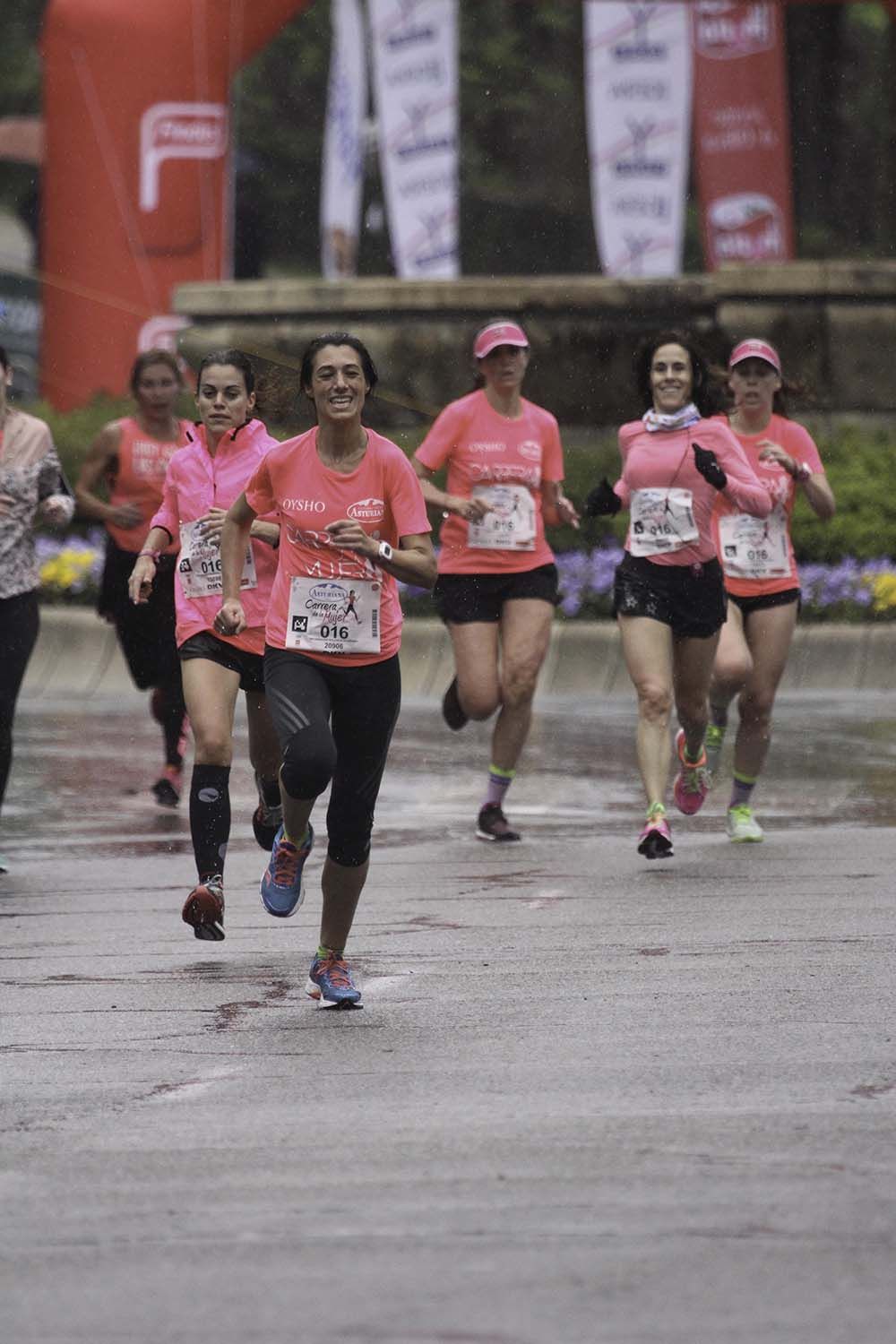 Carrera de la Mujer Madrid Meta 8 arco izquierdo de 9.20 a 9.35