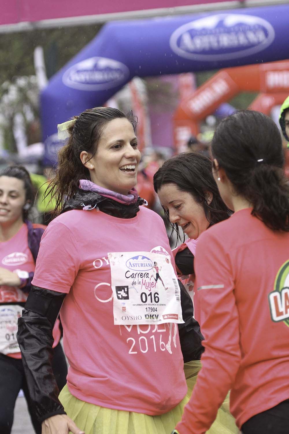 Carrera de la Mujer Madrid Meta 8 arco izquierdo de 9.20 a 9.35