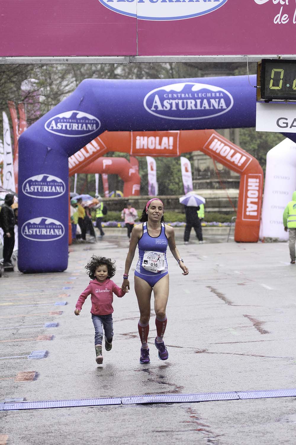 Carrera de la Mujer Madrid Meta 8 arco izquierdo de 9.20 a 9.35
