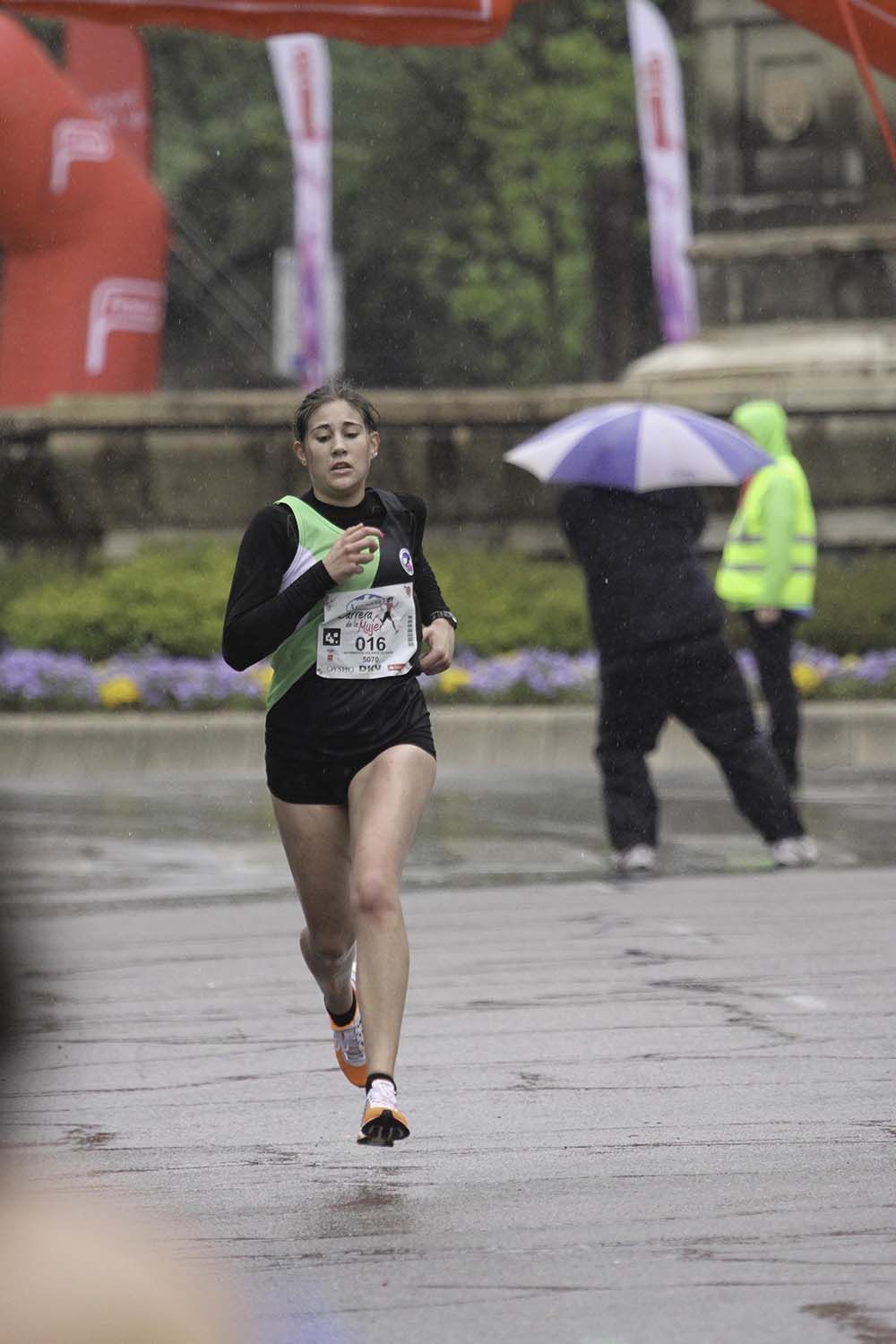 Carrera de la Mujer Madrid Meta 8 arco izquierdo de 9.20 a 9.35