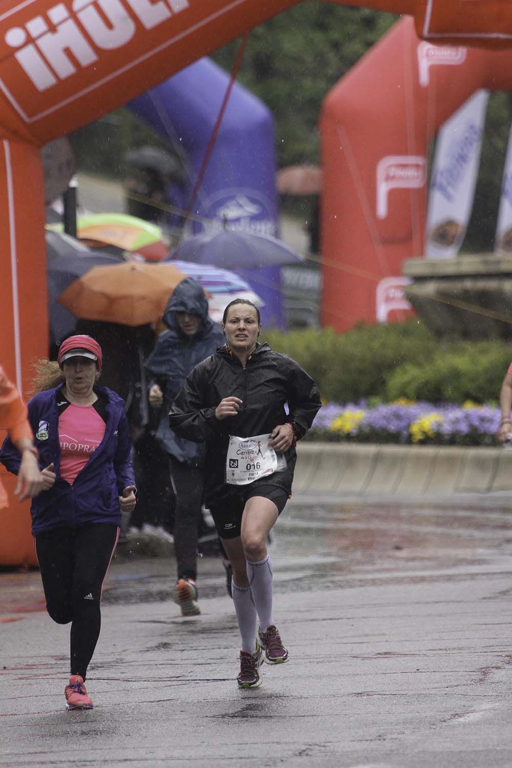 Carrera de la Mujer Madrid Meta 8 arco izquierdo de 9.20 a 9.35